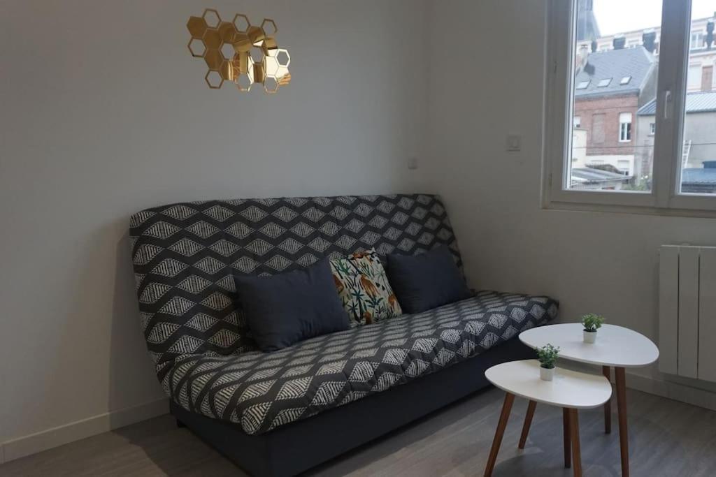 Cosy T2 Wifi Parking Proche Gare Centre Ville سانت كونتان المظهر الخارجي الصورة