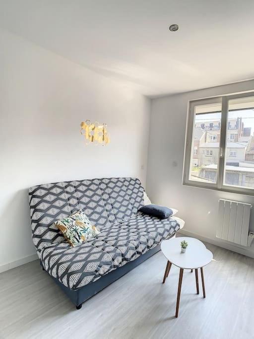 Cosy T2 Wifi Parking Proche Gare Centre Ville سانت كونتان المظهر الخارجي الصورة